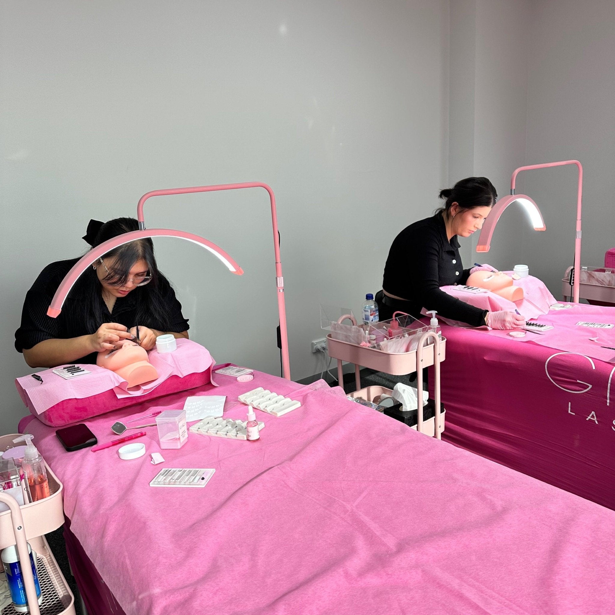 CLASSIC & VOLUME EYELASH EXTENSION COURSE - 2 DAY COURSE - Giali Lashes