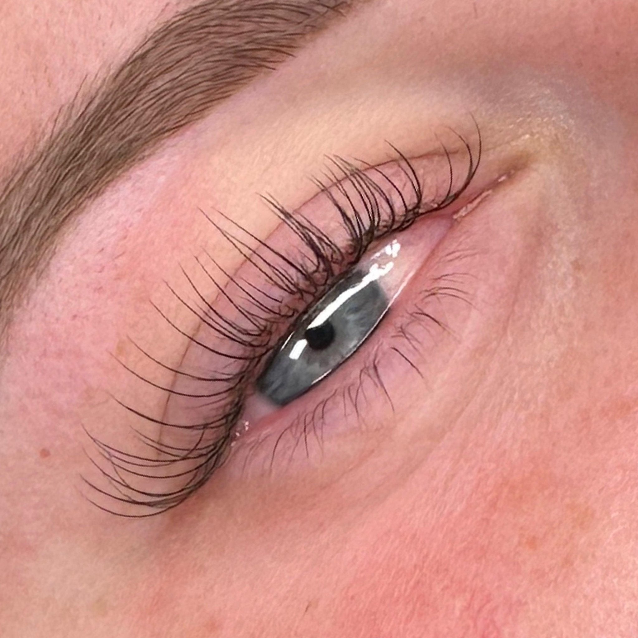 CLASSIC & VOLUME EYELASH EXTENSION COURSE - 2 DAY COURSE - Giali Lashes