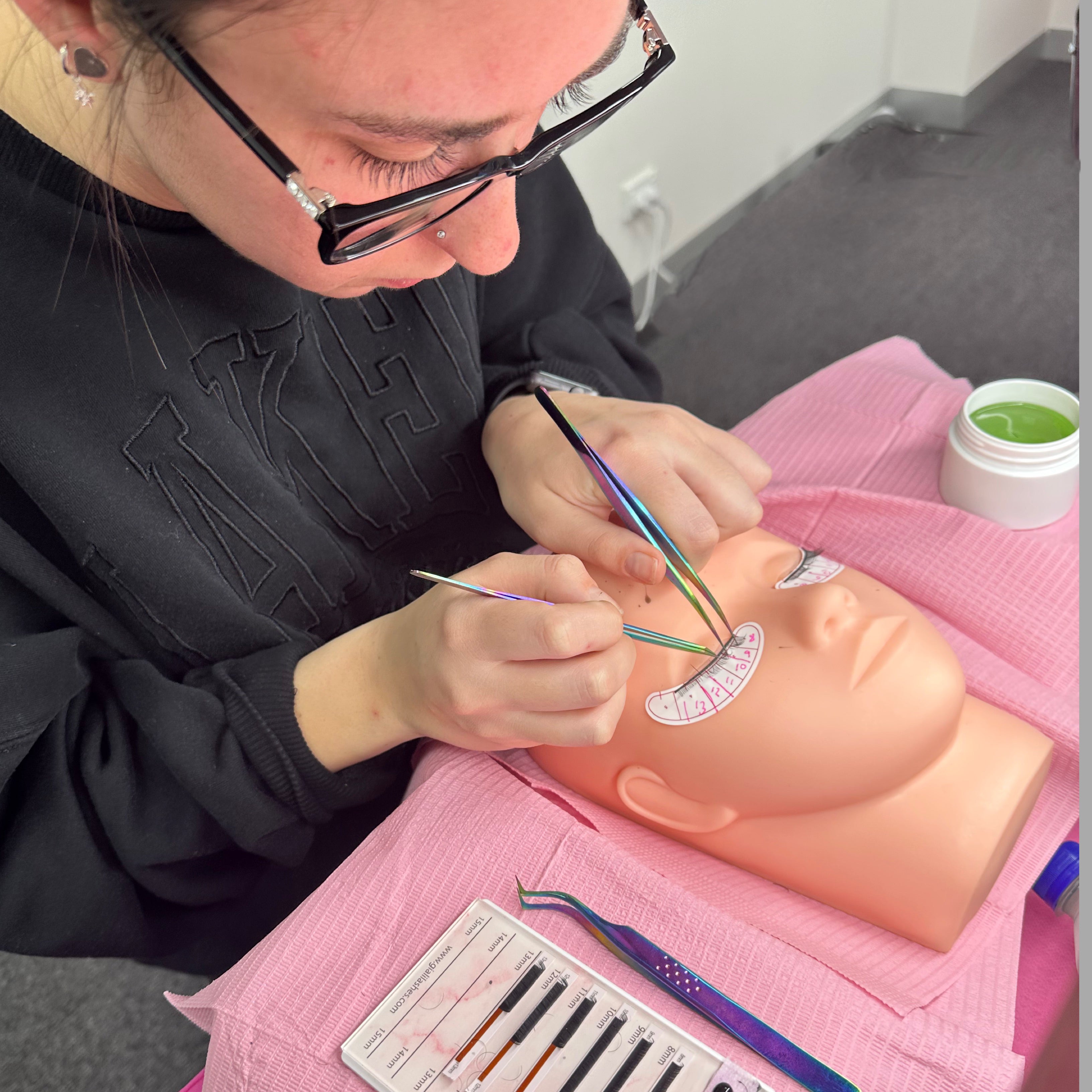 PRIVATE 1:1 CLASSIC & VOLUME EYELASH EXTENSION COURSE - 3 DAY COURSE - Giali Lashes 